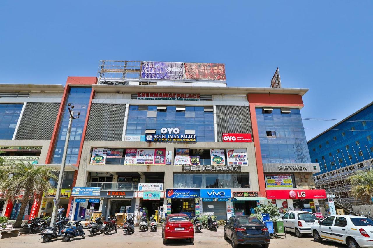 Oyo 37398 Hotel Jalsa Palace Naroda Exterior foto